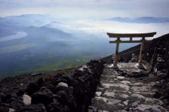 富士山の山頂からの眺め
