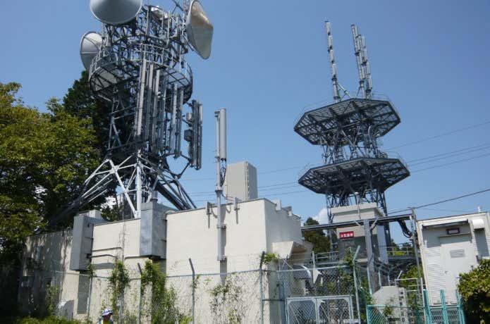 小仏城山山頂のNTTの電波塔