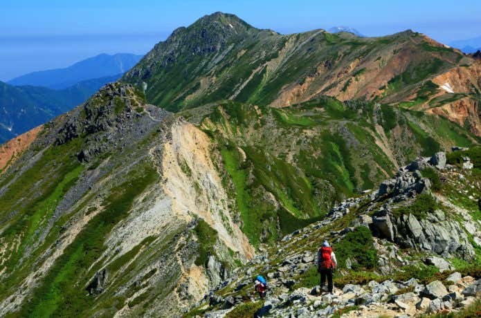 キツい登山に挑む登山者