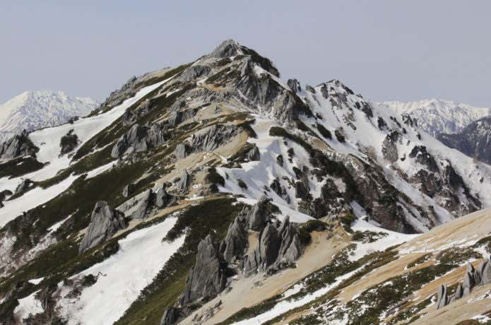 燕岳　残雪の北アルプス