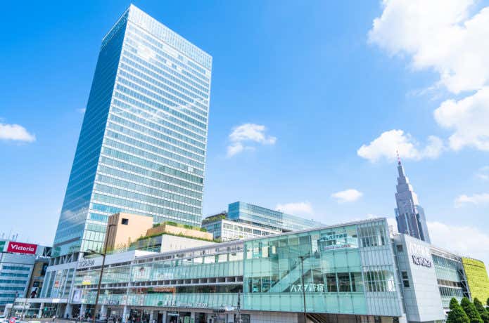 上高地への高速バスが発着するバスタ新宿