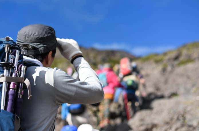 登山者の後姿