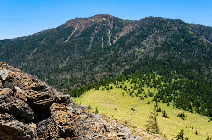四阿山の登山中の景観