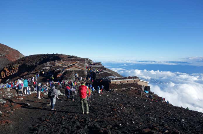 富士山山頂にある山小屋