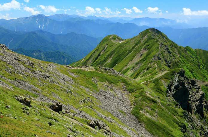 仙丈ヶ岳から見る仙塩尾根と南アルプス南部の山並み