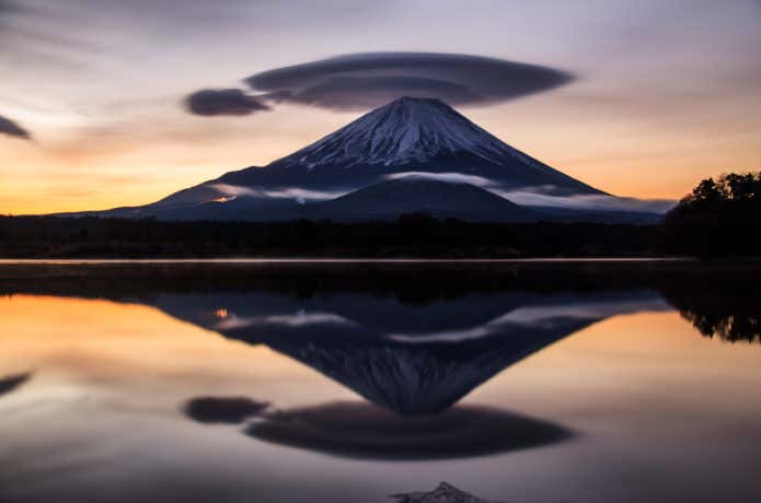 富士山にかかるレンズ雲