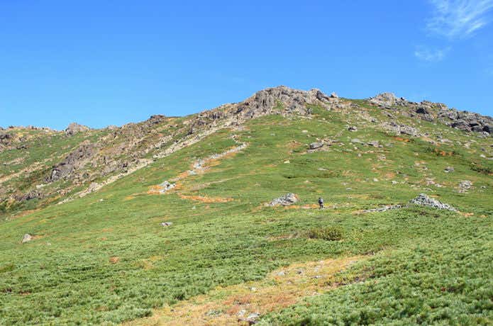 早池峰山｜200種類もの高山植物と巨岩のコントラスト！岩手の名峰を堪能しよう | YAMA HACK[ヤマハック]