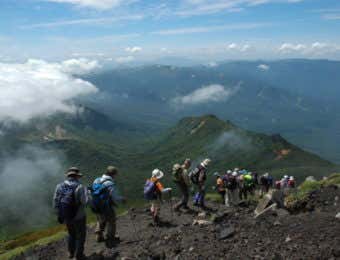 ガレ場の登山道