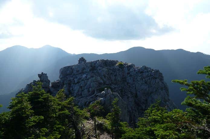光岳　光石
