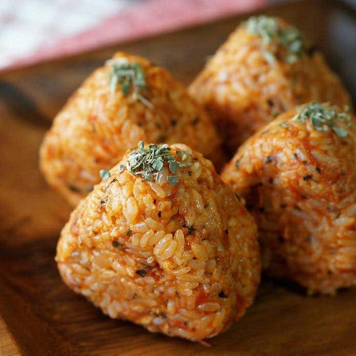 ホールトマトとシーチキンのおにぎり