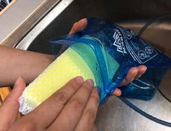 ハイドレーションを洗っている画像