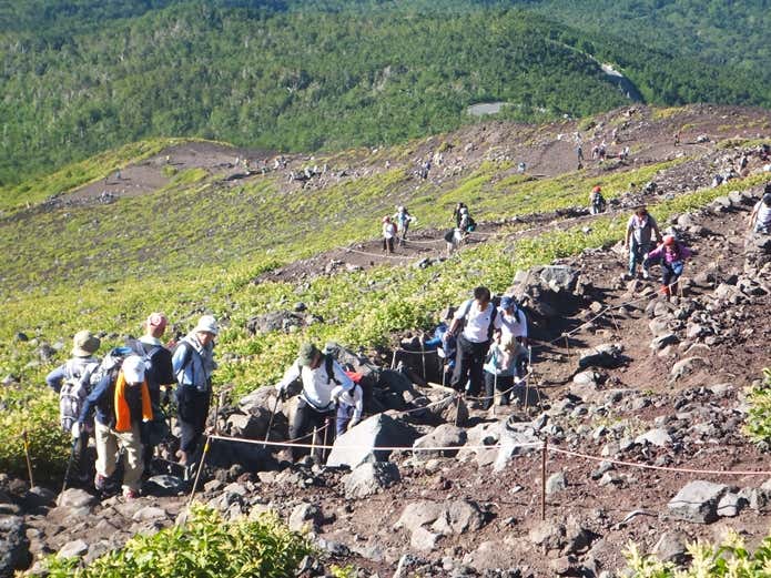 富士宮ルートを登る登山者の様子