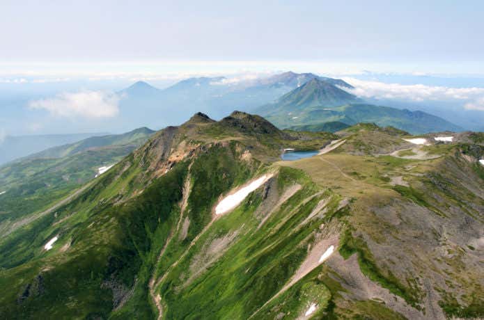 山頂から見たトムラウシ山