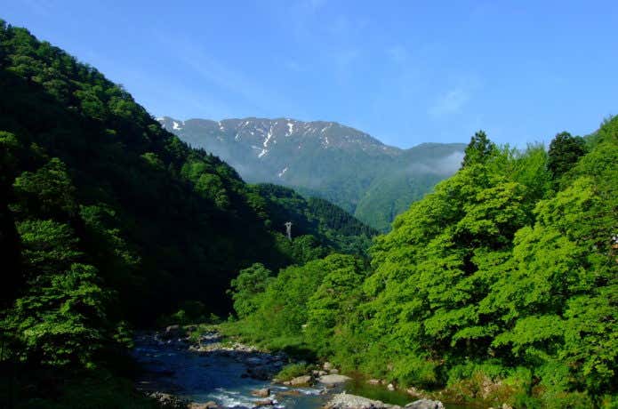 麓から見る荒島岳