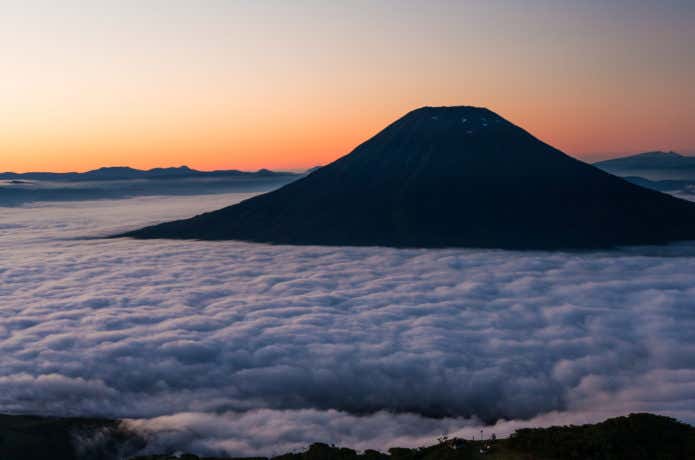 羊蹄山と雲海