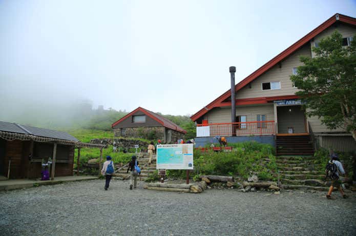 唐松岳の登山口となる八方池山荘