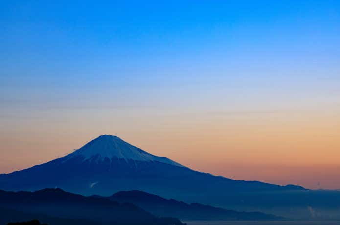 朝焼けの富士山