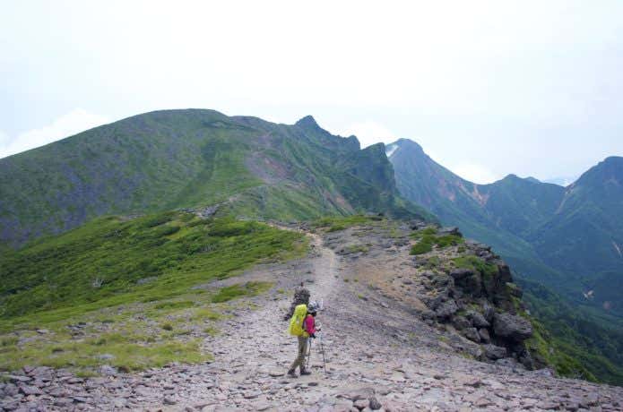 硫黄岳から赤岳へ続く稜線
