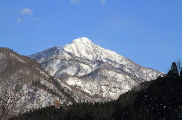 積雪期の雨飾山
