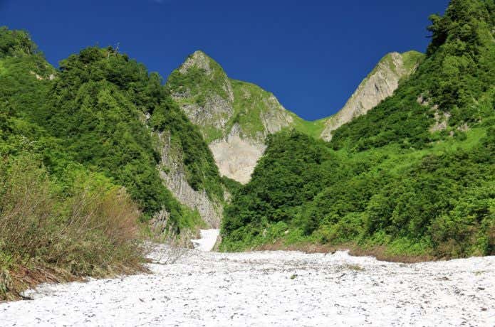 雨飾山の雪渓