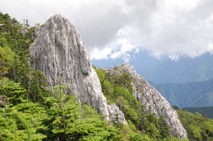 光岳 西側からの光石