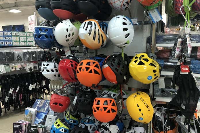 ICIのヘルメット売り場