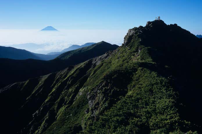 塩見岳山頂と富士山