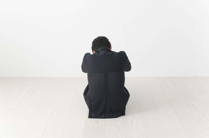 拗ねる男性