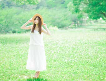 ワンピースの女性