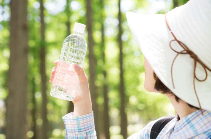 水の入ったペットボトル