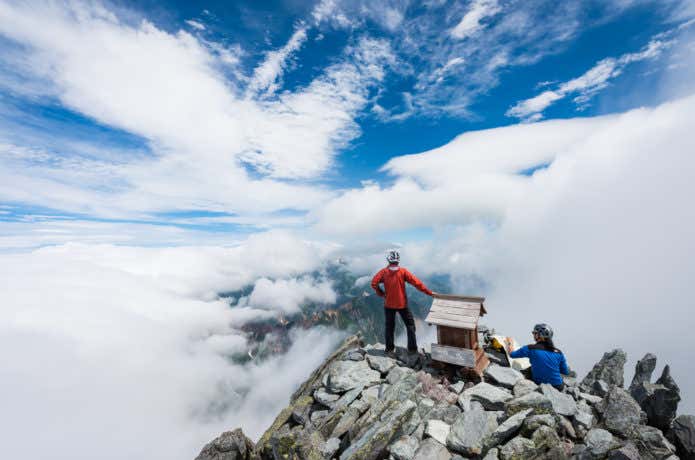 槍ヶ岳山頂の登山者