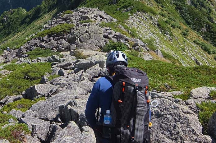 ヘルメット　登山者