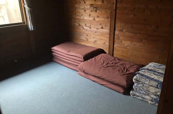 山小屋寝室