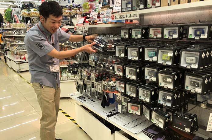 ヘッドライト売り場の山崎さん