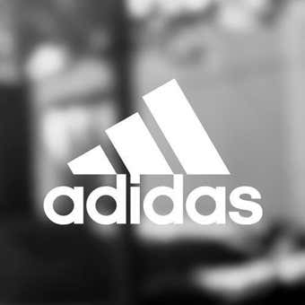 adidasロゴ
