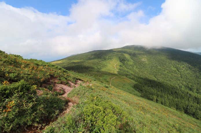 西大巓から西吾妻山に向かう稜線