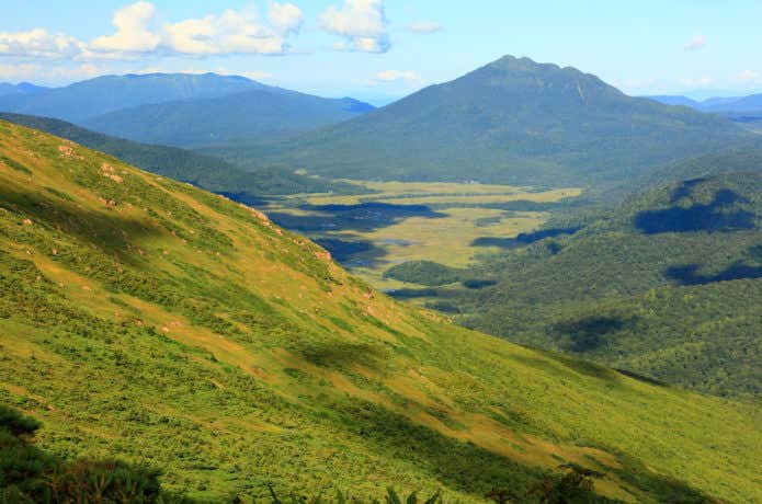 至仏山の稜線から見る尾瀬ヶ原と燧ヶ岳