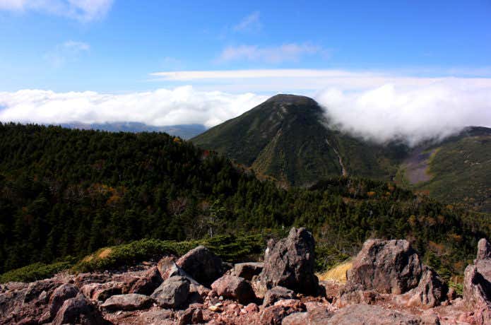 北横岳から見た蓼科山