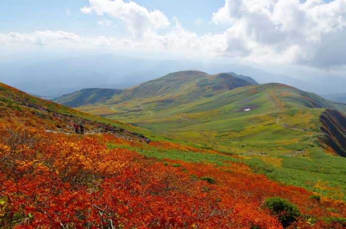 山形の山、月山