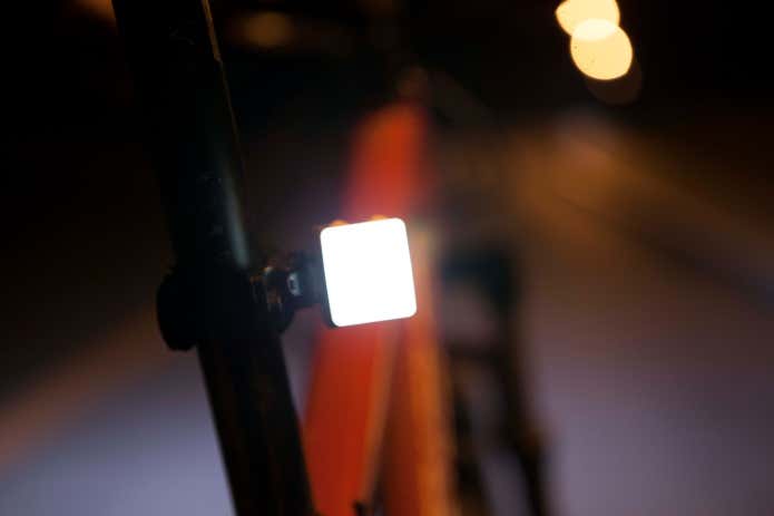 USB 充電式の小型LED ランタン「HELIO（ヘリオ）」