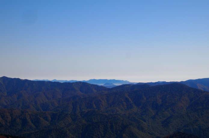平ヶ岳山頂から見える山々