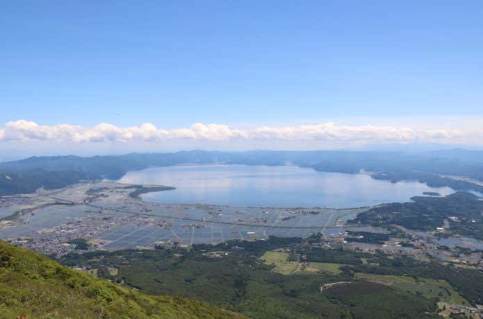 山頂から見る猪苗代湖