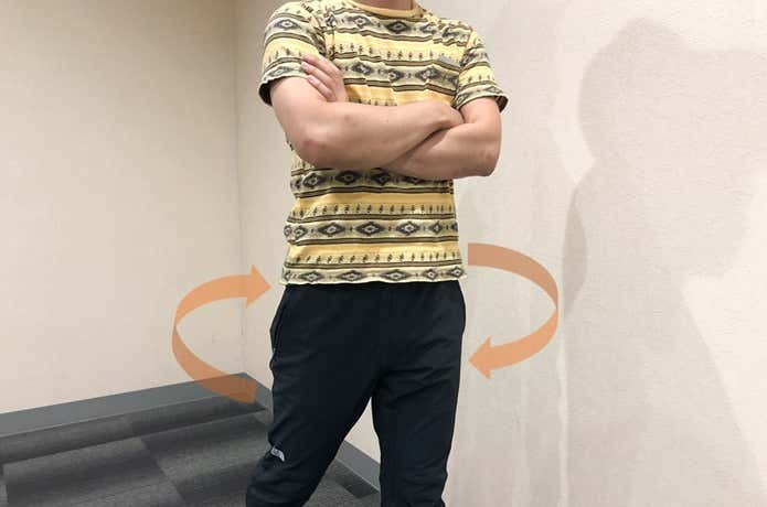 腕組み歩行