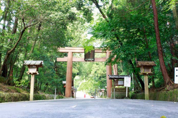 奈良　山　石上神社