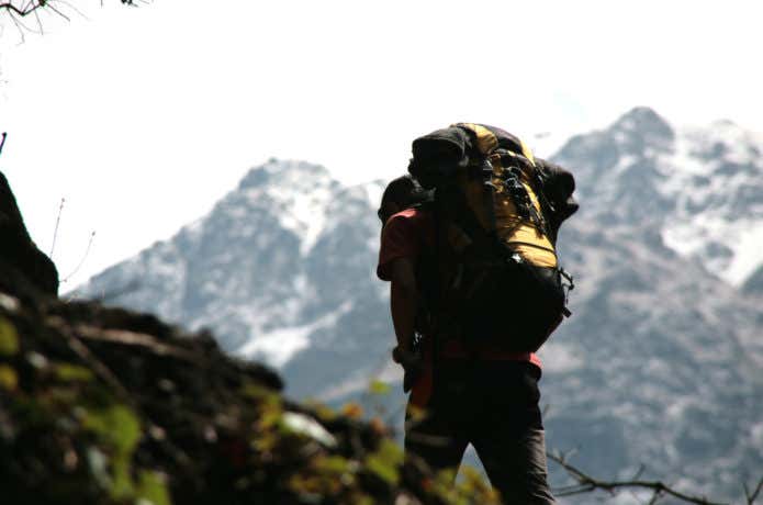 登山　持ち物　登山者