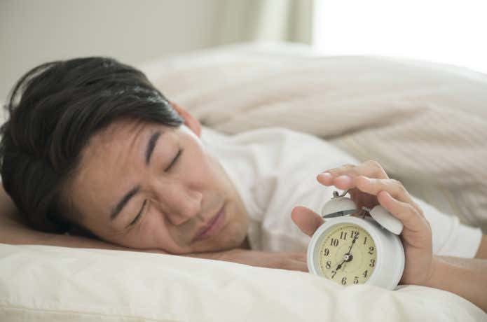 早起き　眠い