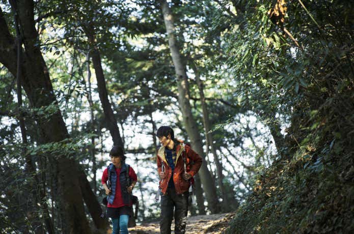 男女の登山者