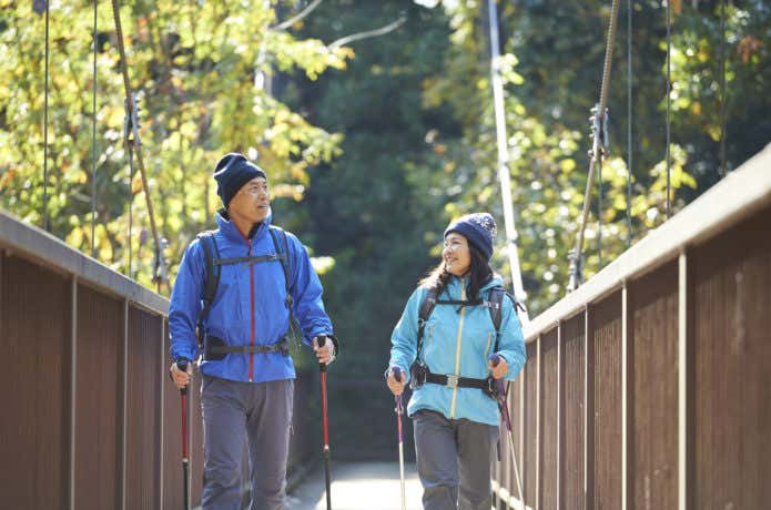 登山　持ち物　トレッキングポール