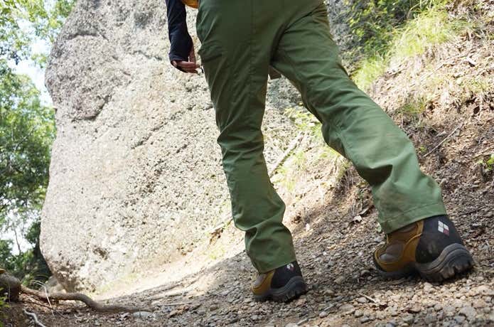 細身の登山パンツ