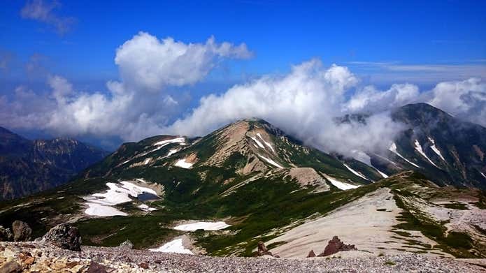 鉢ヶ岳、雪倉岳方面　風景